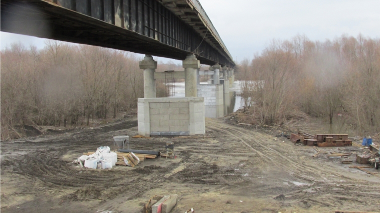 О ходе работ на объекте ремонта мостового сооружения через р.Сура в Порецком районе