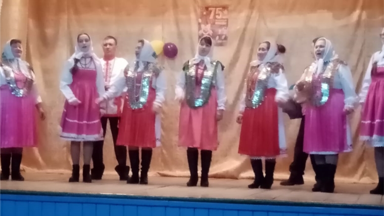 Народный фольклорный коллектив «Ахпай» на сцене Ишпарайкинского ск.