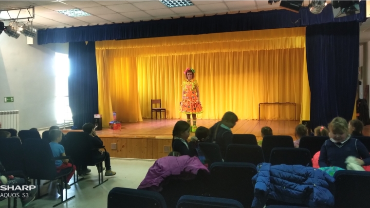 Детское игровое представление в «В Гостях у Ириски» в Большесундырском РДК