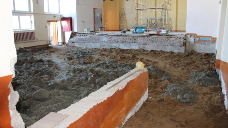 В зале Ширтанского центрального сельского культуры ведется работа по замене напольного покрытия