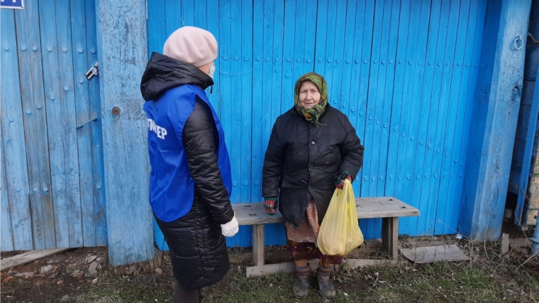 Волонтеры Чутеевского сельского поселения раздали одиноким пожилым людям продукцию хлебозавода №1 г. Чебоксары