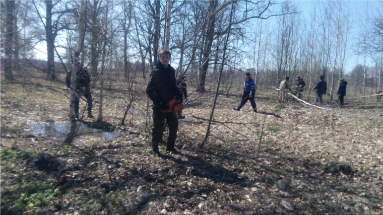 2 мая на территории Ойкас-Кибекского сельского поселения прошел субботник по очистке территории кладбища д.Ойкас-Кибеки