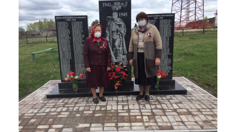 Возложение венков к памятникам павшим воинам в Нижнекумашкинском поселении