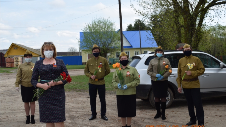 В Александровском сельском поселении Комсомольского района прошло возложение венков и цветов к памятникам павшим воинам в Великой Отечественной войне.
