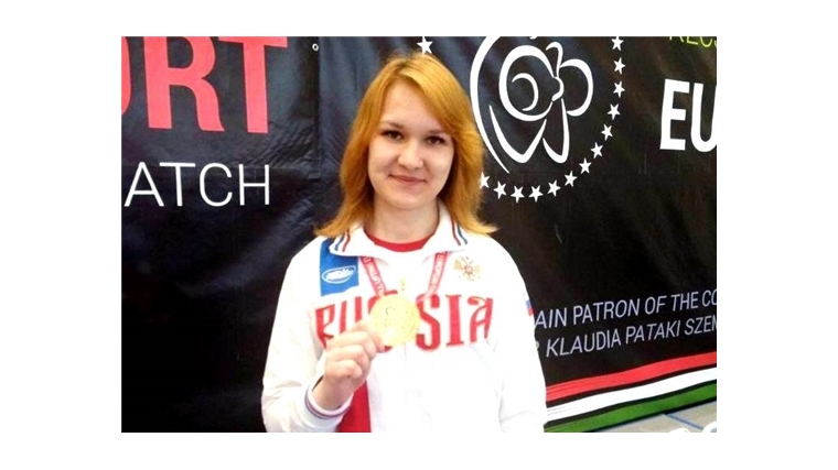Чемпионка мира по гиревому спорту Анастасия Александрова об усиленных тренировках на самоизоляции