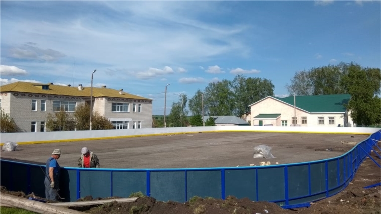Новая хоккейная коробка появилась в селе Байдеряково благодаря местным жителям.