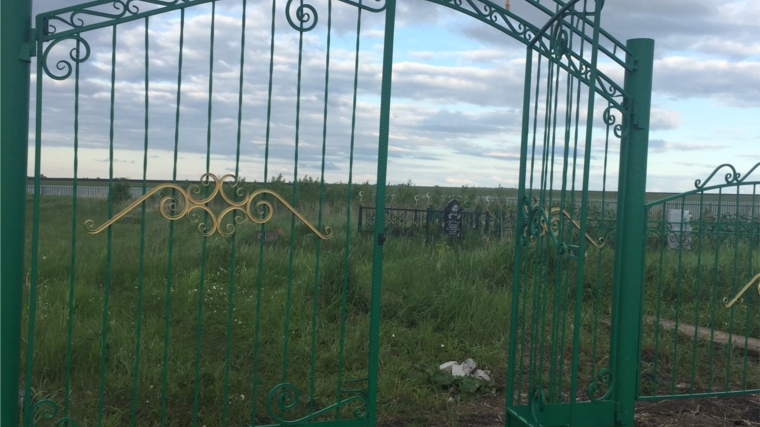 Заканчивается работа по замене ограды татарского кладбища в деревне Байдеряково.