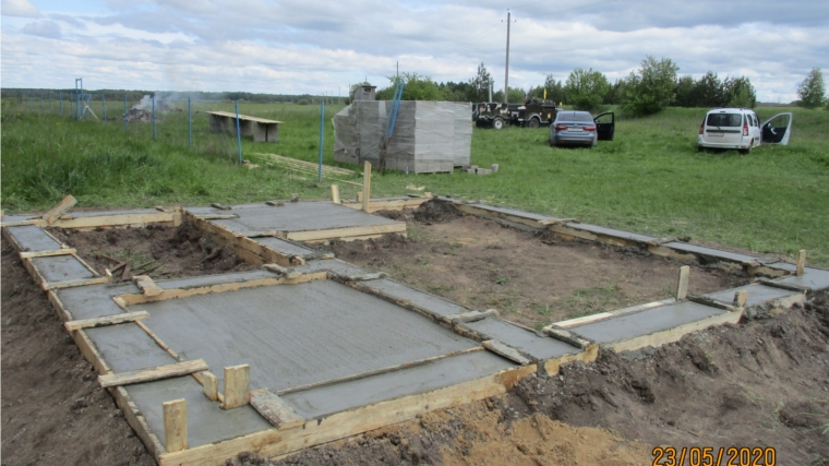 Заложили фундамент домика на кладбище