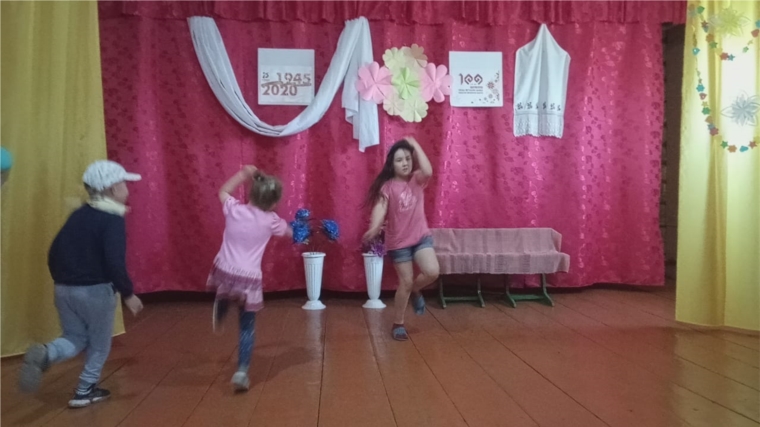 В Ойкас-Кибекском СДК провели праздник для детей «Наше счастливое детство»