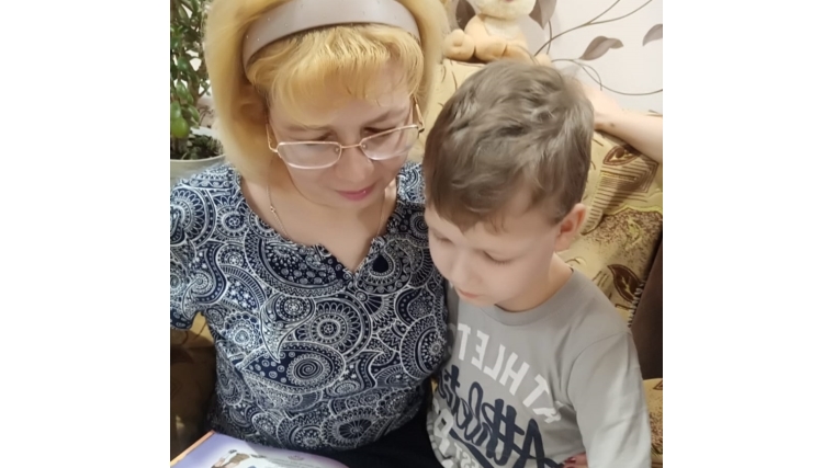 Кубок самой читающей мамы района получит читательница Торханской сельской библиотеки!