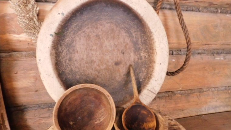 Чуваши - народ лесной полосы, одно из основных ремесел- деревообработка. В музее хранится разнообразные деревянные вещи из «старого амбара».
