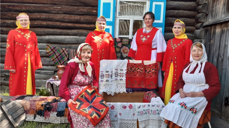 Шелттем ял тăрăхĕн культура сферинче ĕçлекенсем Ĕç ветеранĕ, вăрçă ачи, вĕрентÿ ĕçĕн ветеранĕ Т.Д.Радикова-Цаплина патĕче тĕлпулура. Шелттем ял тăрăхĕн культура сферинче ĕçлекенсем Ĕç ветеранĕ, вăрçă ачи, вĕрентÿ ĕçĕн ветеранĕ Т.Д.Радикова-Цаплина патĕче тĕлпулура.