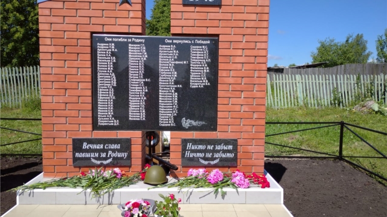 В День Республики в деревне Кадыши состоялось открытие памятника павшим воинам в ВОВ