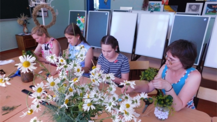 8 июля в день семьи в Вурнарском историко-краеведческом музей прошла семейная мастерская «Подвеска в стиле бохо».