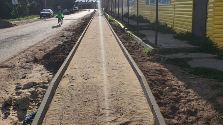 В городе Ядрин начались работы по благоустройству тротуаров к социально-значимым объектам