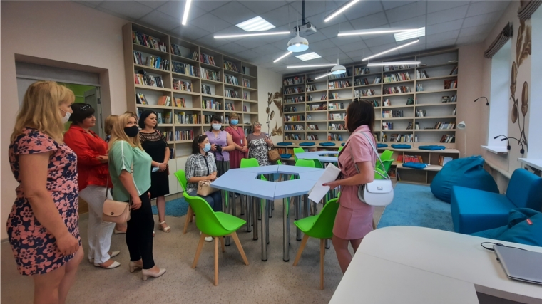 Большесундырскую сельскую библиотеку посетила делегация работников культуры Шумерлинского района.