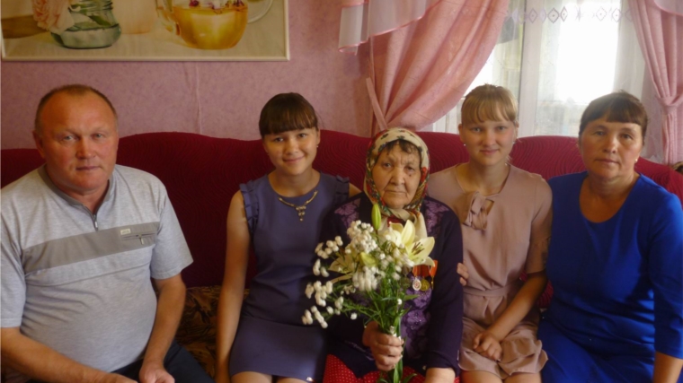 Труженица тыла Лазарева Елизавета Лазаревна, жительница дер. Вурман-Кибеки, отметила 90 летний юбилей