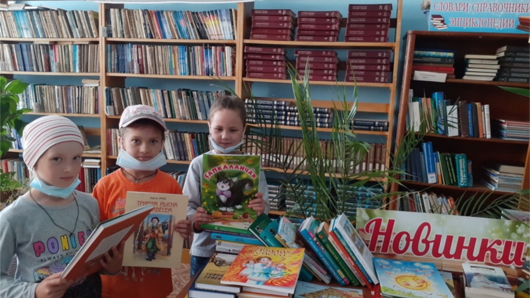 Новые книги в Малотаябинской сельской библиотеке.
