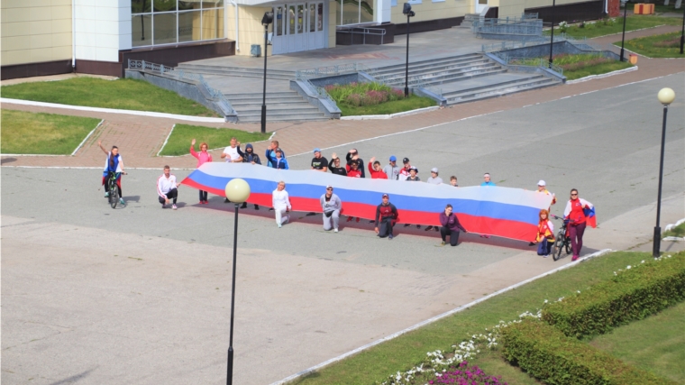 В Новочебоксарске состоялся легкоатлетический пробег «Триколор» ко Дню флага Российской Федерации