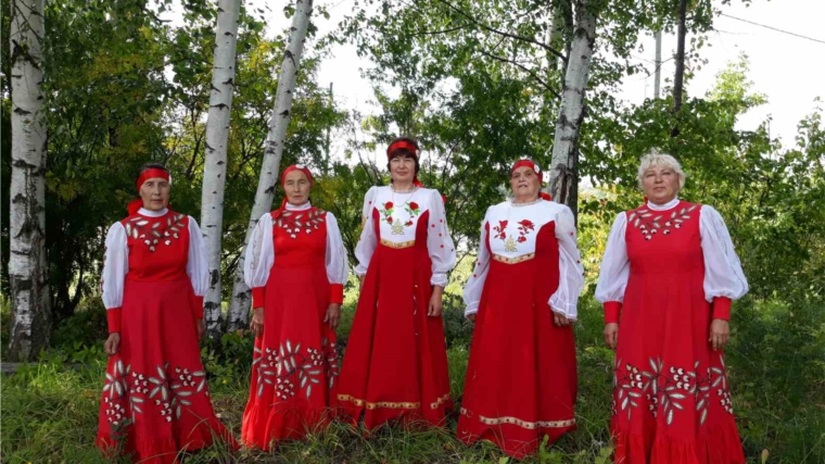 Женская вокальная группа Саланчикского народного хора в гостях в Нижней Кумашке