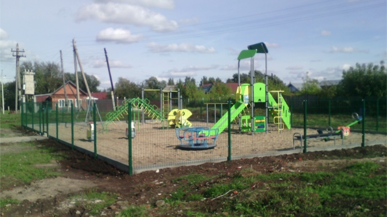 В д. Чубаево завершена работа по обустройству детской площадки