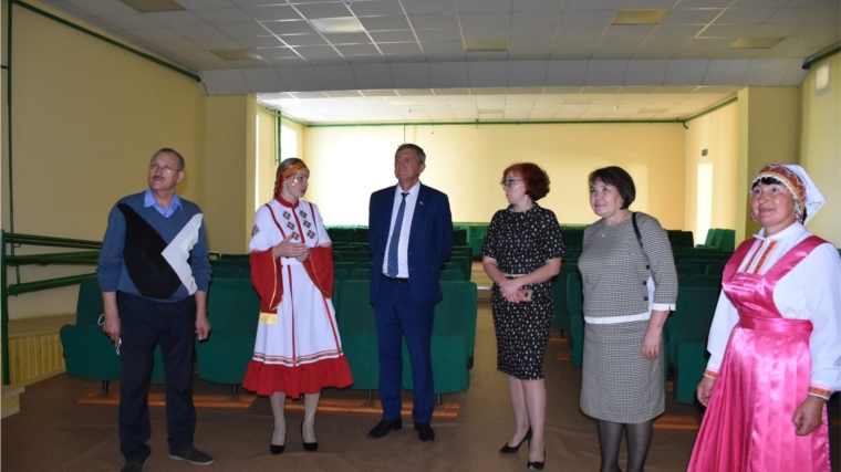 Заместитель министра культуры, по делам национальностей и архивного дела Чувашской Республики Елена Чернова посетила Ефремкасинский СДК