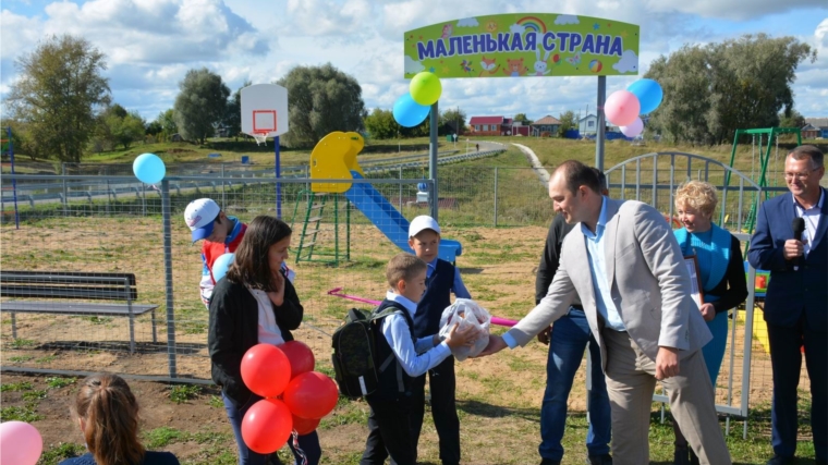 В деревне Эпшики Азимсирминского сельского поселения открыли детскую площадку