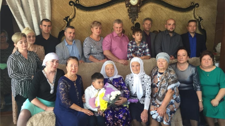 90-летний юбилей отмечает жительница села Шыгырдан ветеран труда труженник тыла Султания Фатахутдиновна