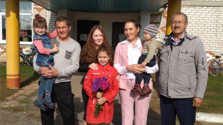 12 сентября, на избирательный участок №210 Ефремкасинского сельского поселения пришла голосовать многодетная семья Семеновых