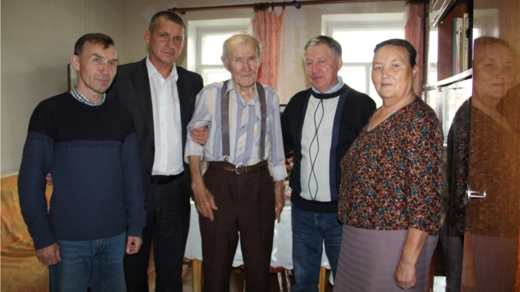 Глава города Цивильск Владимир Петров поздравил труженика тыла с 90-летием