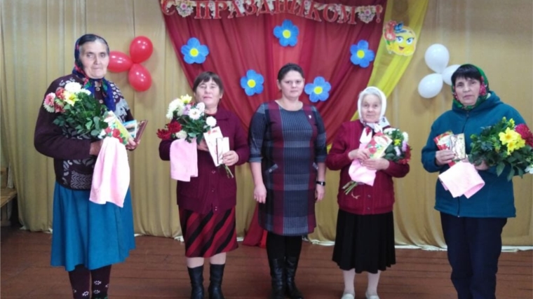 Работники культуры Полевосундырского СДК организовали посиделки ко Дню пожилых «Золотой возраст»