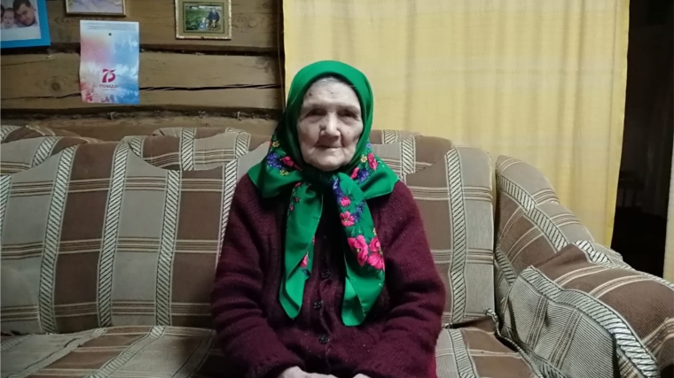 Поздравления в свой 90-летний юбилей принимает жительница д. Нюргечи Маргарита Ванюшкина