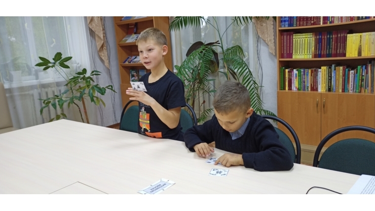 В Юськасинской сельской библиотеке прошел профориентационный час "Мир профессий"