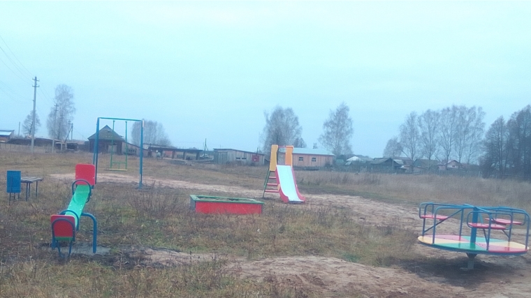 В деревне Чувашские Алгаши была установлена детская игровая площадка
