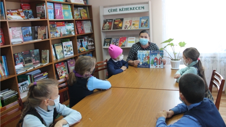 В Шатьмапосинской сельской библиотеке прошел познавательный час «Всё о Деде Морозе и Снегурочке»