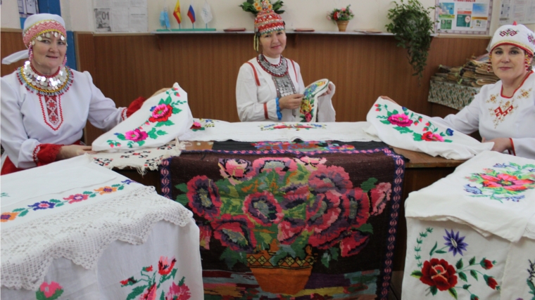 В преддверии празднования Дня чувашской вышивки - выставка «Çĕр пин çĕвĕ тĕнчинче».