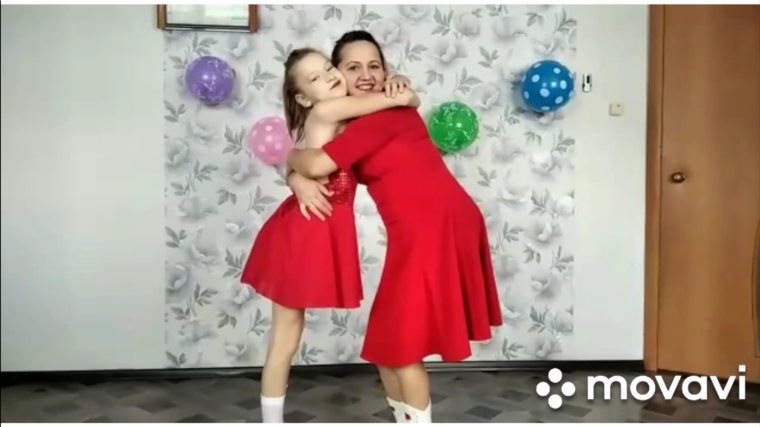 Ямановский сельский клуб подготовил онлайн праздничное мероприятие для мам: танец «Мама и дочка»
