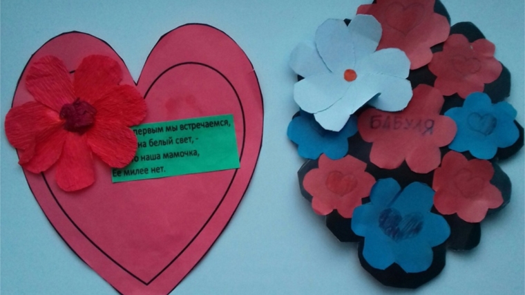 В Новопинерском СК изготовили своими руками поздравительные открытки "Открытки для мамы "