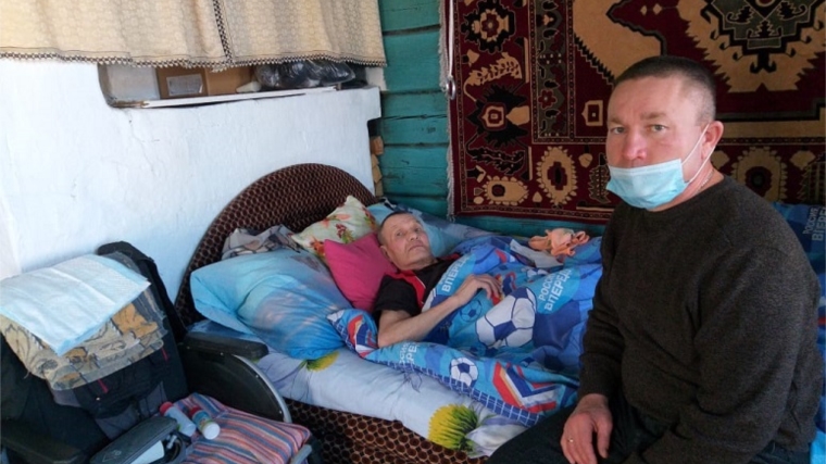 В рамках Дня инвалидов глава сельского поселения посетил инвалида на дому