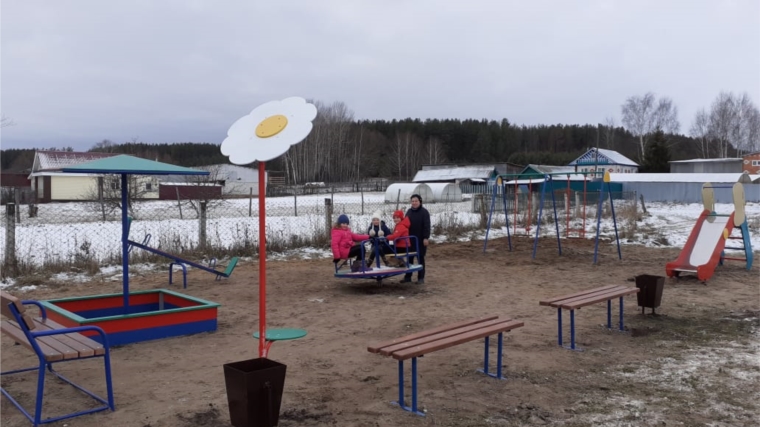 в Хирпосинском сельском поселении завершились работы по установке детских площадок