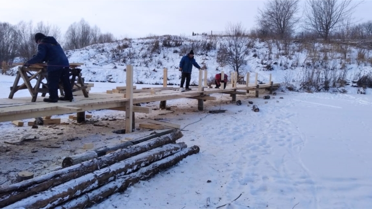 В деревне Шихабылово идет ремонт пешеходного моста