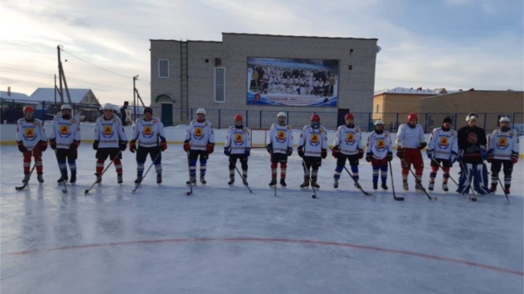 На байдеряковском льду состоялась товарищеская встреча по хоккею между командами сел Новое Тинчурино и Байдеряково