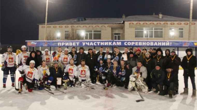 Декада спорта и здоровья: в селе Байдеряково состоялся чемпионат Яльчикского района по хоккею