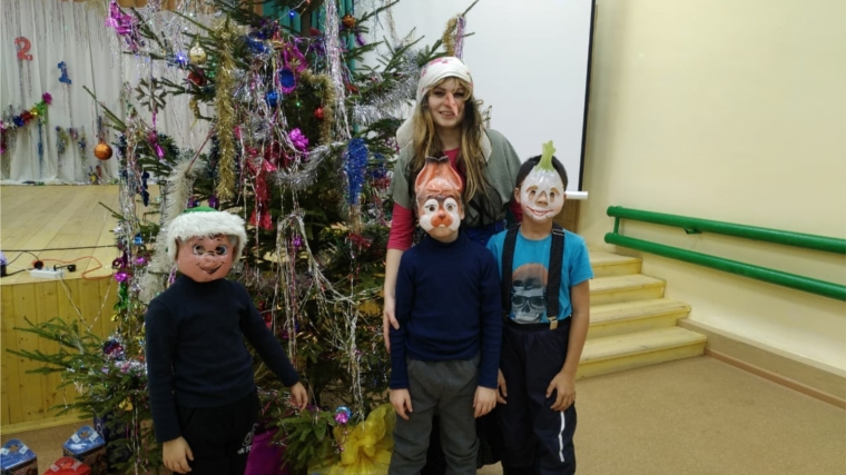 7 Января Ефремкасинский СДК совместно с Ефремкасинской СБ провели Рождественскую встречу «Это сказочное Рождество»