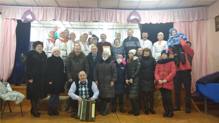 В Юманлыхском доме культуры прошёл концерт посвящённый чествованию Быкова Реомира Григорьевича по случаю 60 - летия