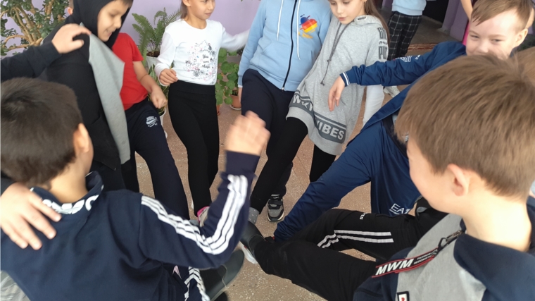 «Давайте обнимемся, друзья!» - познавательная программа с детьми к Международному Дню объятий в Кшаушском ЦСДК