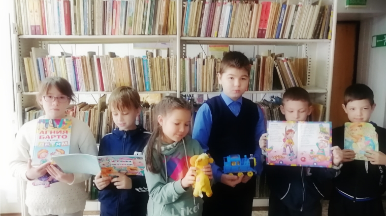 «Она создала целый мир под названием «Детство» - громкие чтения в Шомиковской сельской библиотеке.