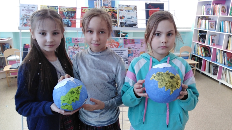Мастер – класс «Глобус – модель земного шара» в Моргаушской центральной районной детской библиотеке им. А. Г. Николаева