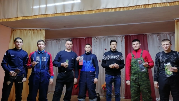 В Новотинчуринском сельском Доме культуры провели игровую программу «Аты-баты, вот такие мы солдаты».