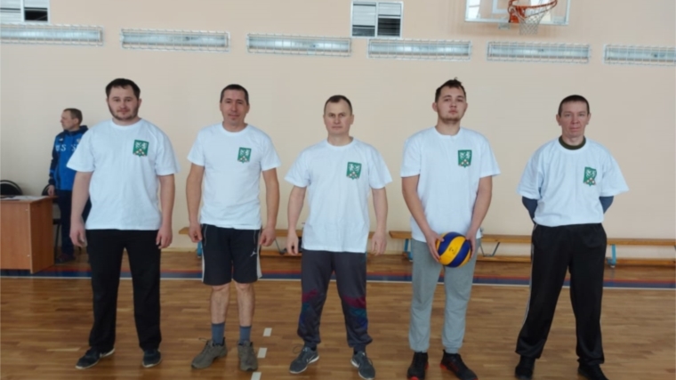 Команда Большеяльчикского сельского поселения приняла участие в чемпионате Яльчикского района по волейболу среди мужских команд